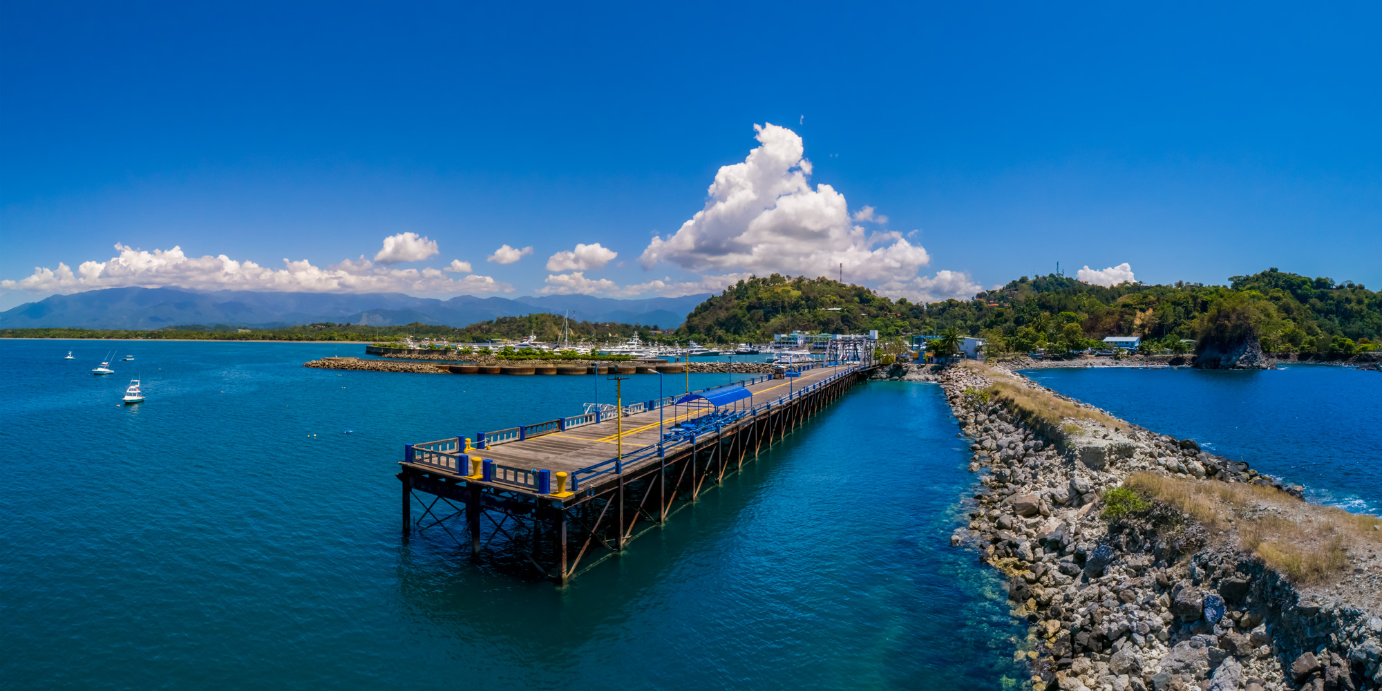 Quepos: the pier and the city - PORTUS