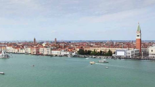 Il passaggio delle grandi navi turistiche e la salvaguardia di Venezia
