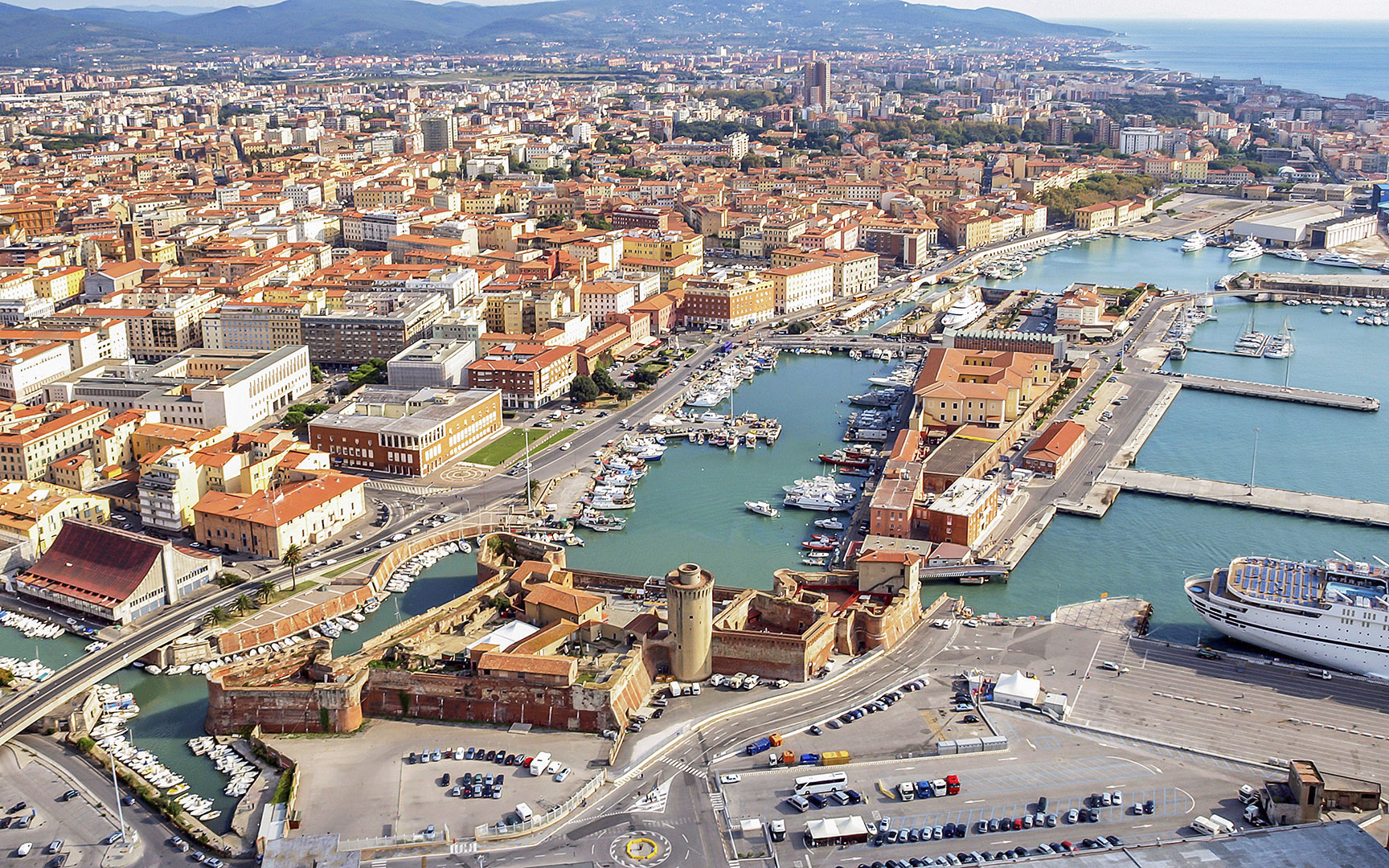 livorno italy cruise port to train station