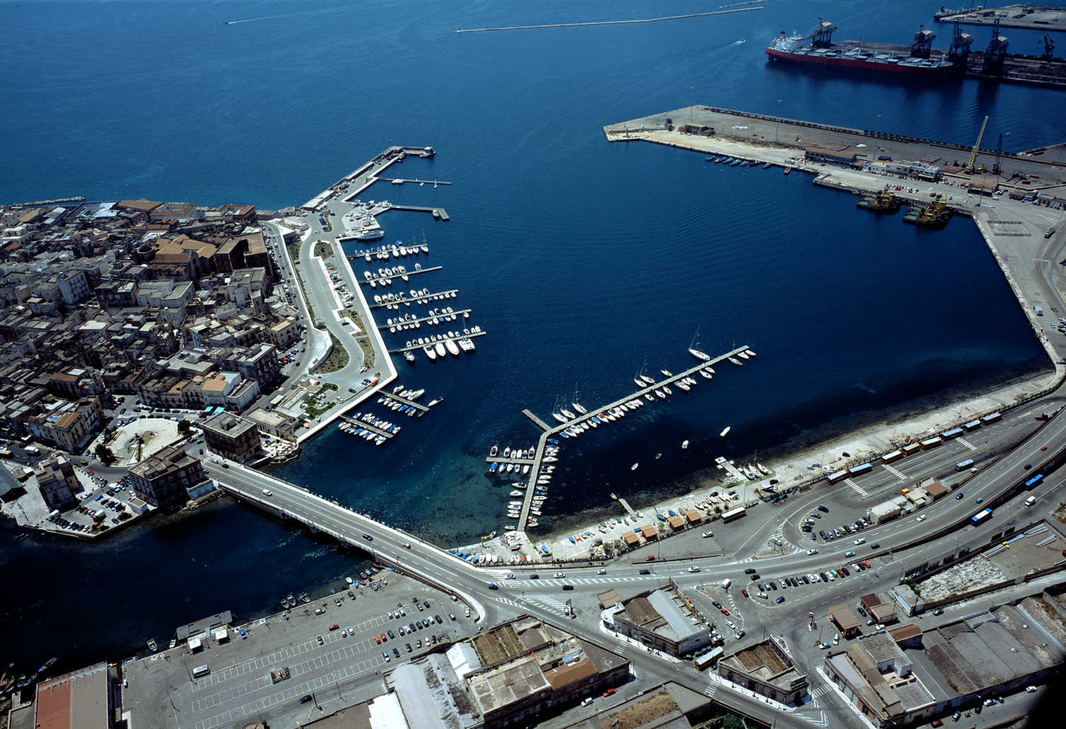 Image_03_Taranto waterfront view-