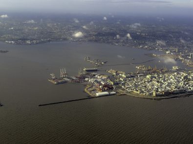 Dinámicas de transformación urbano-portuarias en la bahía de Montevideo