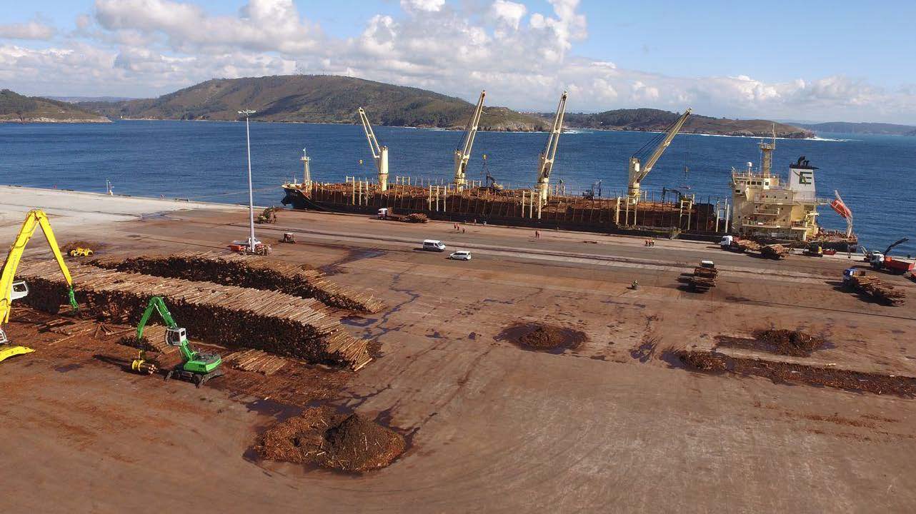 Image_06_Carga de troncos de madera Puerto Exterior de Ferrol