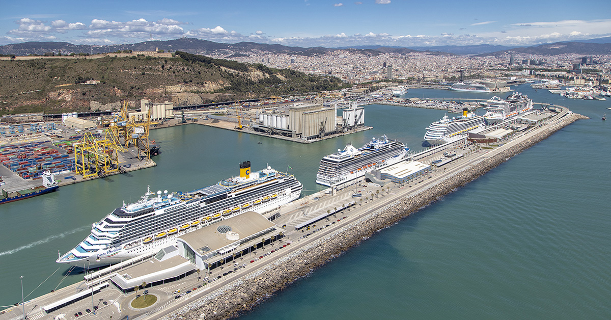 Passenger Terminals as a Port-City Interface. New Projects for More Sustainable Ports