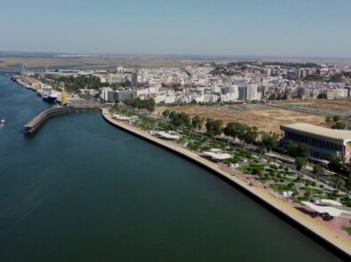 Waterfront and Umland. Port City Relations in Huelva