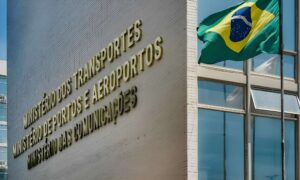 The Port of Santos in the View of the Ministry of Ports and Airports of Brazil </br><small><i>Interview with Sílvio COSTA FILHO</small></i>