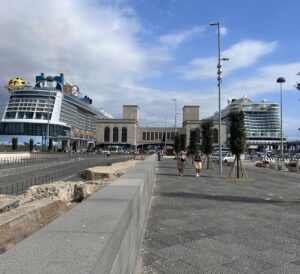 Negotiating the Waterfront: Port-City Integration and Urban Regeneration in Naples